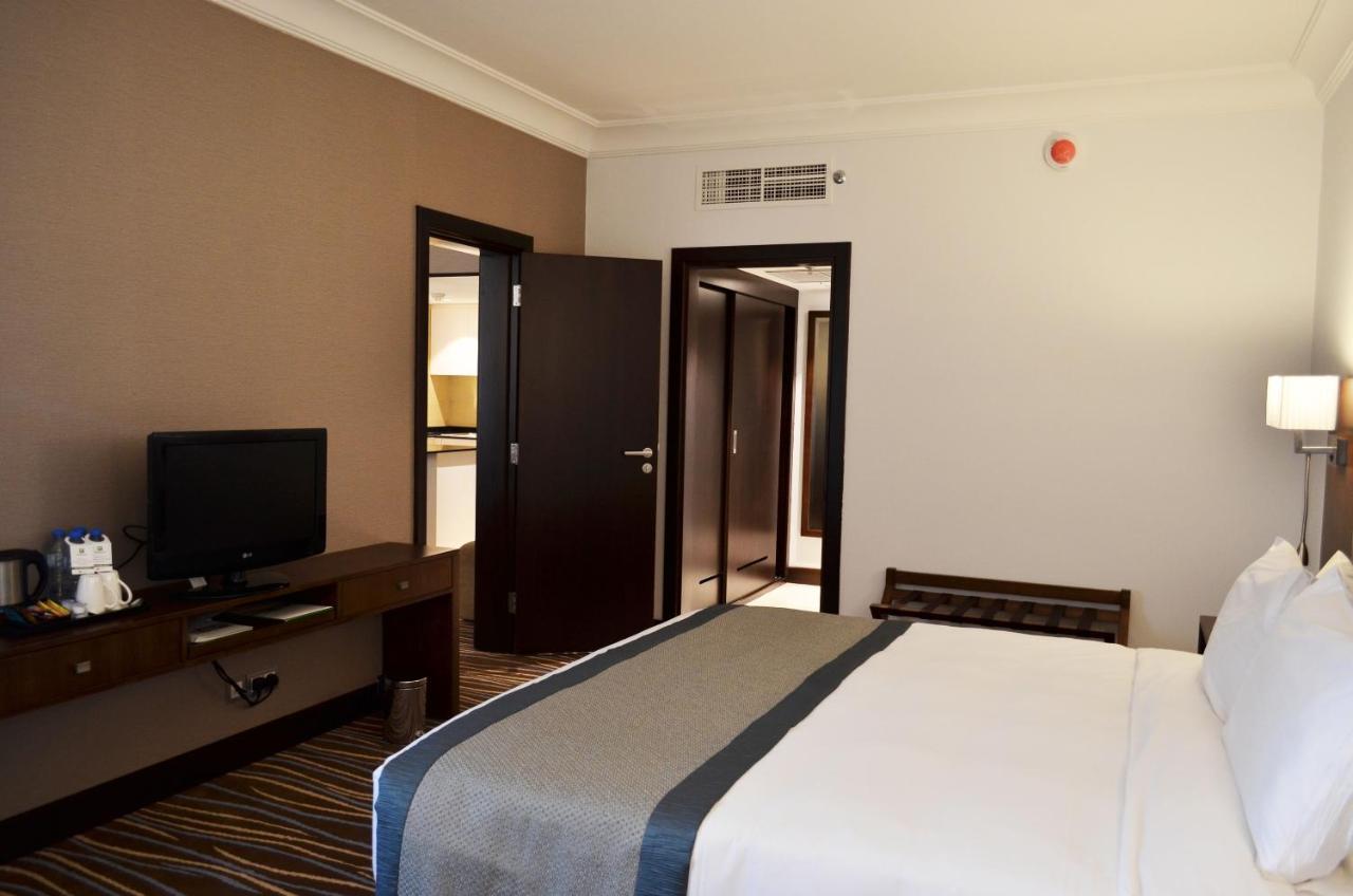 Copthorne Downtown By Millennium Hotel Абу Даби Екстериор снимка