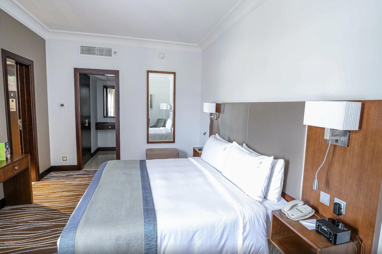 Copthorne Downtown By Millennium Hotel Абу Даби Екстериор снимка